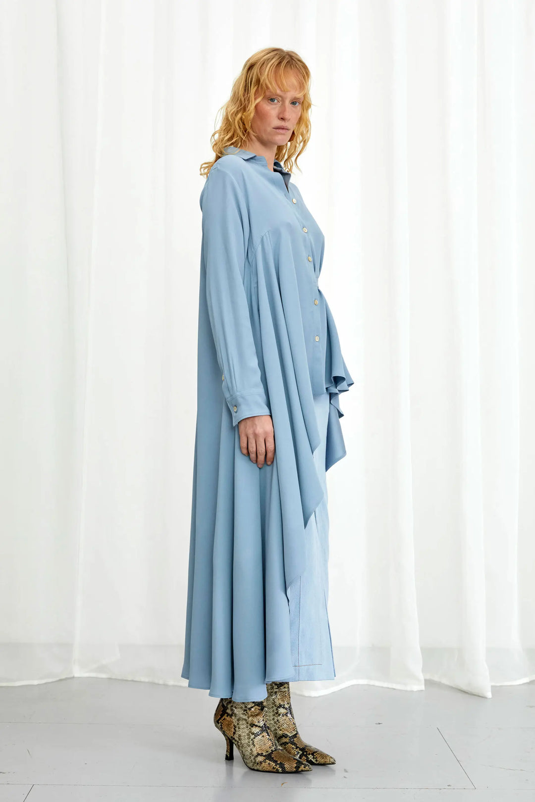 Super Shirt, chemise longue dos en crêpe bleu colombe