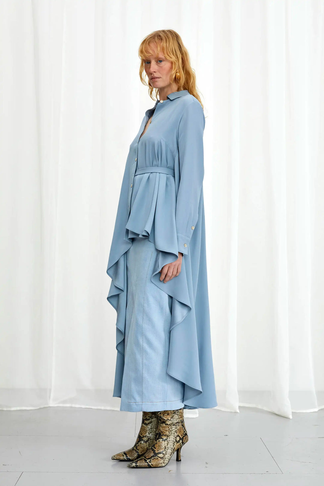 Super Shirt, chemise longue dos en crêpe bleu colombe