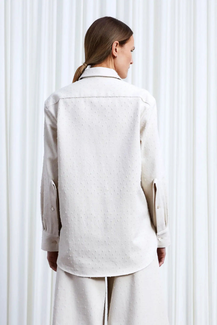 قميص عشاق، قميص جينز فضفاض من قماش البيج الفاتح