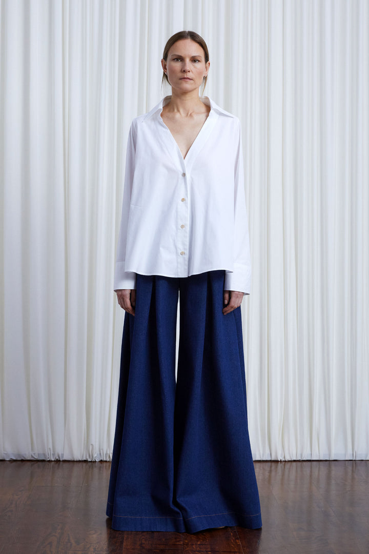 قميص إعادة الضبط، قميص قطني أبيض بقصة A